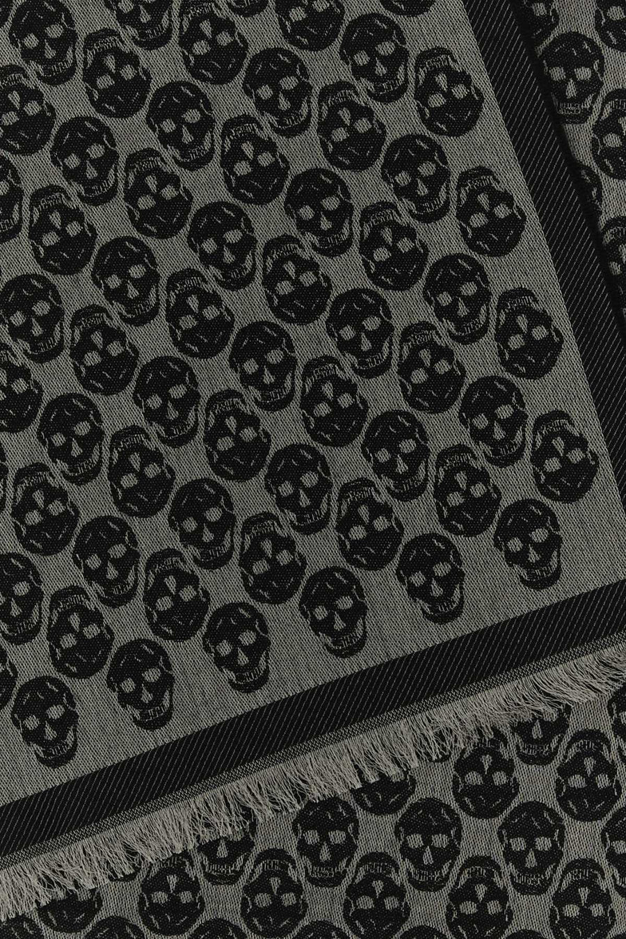 Alexander McQueen Skull Scarf 8353784A82Q 1062 unisex scarf in gray, product photo 2